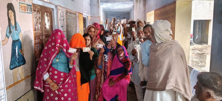 महुवा में भारी बारिश के बीच जोश के साथ संपन्न हुए पंचायत चुनाव: दो गांवों के 1200 से अधिक मतदाताओं ने किया मतदान का बहिष्कार