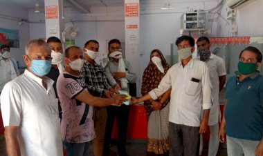 सैनैटाइजर, मास्क एवं स्वच्छता किट का वितरण