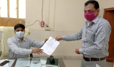 ताजिकिस्तान मे फसे  छात्रों के परिजनों ने उपखण्ड़ अधिकारी को सौंपा ज्ञापन