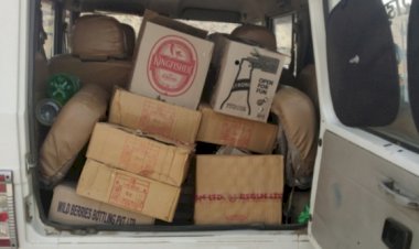 मुण्डावर थाना पुलिस ने नाकाबंदी के दौरान 10 पेटी देसी शराब दो पेटी बियर सहित एक बोलेरो  की जप्त