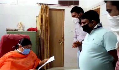 सार्वजनिक स्थान पर बीड़ी गुटखा आदि की बिक्री रुकवाने को लेकर उपखंड अधिकारी को सौंपा ज्ञापन