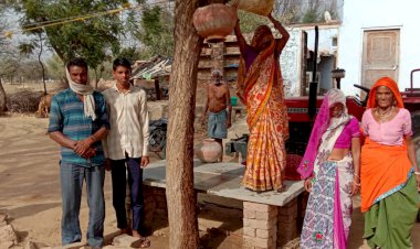 परिंदों को बचाने के लिए रामभरोस मीणा लगवा रहें परिंडा़