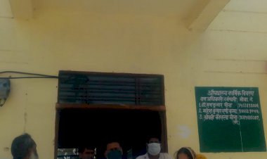 कोरोना से बचाव  जागरूक करते लोगों को बांटे मास्क लगाए परिंडे