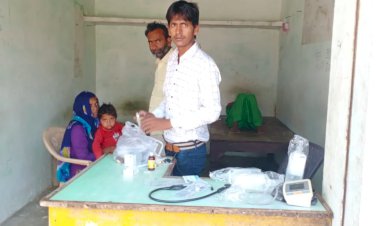 नीम हकीम अवैध रूप से एलोपैथिक दवाइयों से चिकित्सा कर लोगों के जीवन से कर रहे हैं खिलवाड़