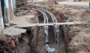 NCR के अंतर्गत करीब 128 करोड़ की लागत से बनने वाले NCR Pv हाइवे रोड निर्माण  गोविंदगढ़ से चिडवाई में घटिया सामग्री से हुआ  निर्माण कार्य