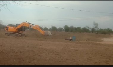 दिल्ली मुंबई एक्सप्रेसवे हाइवें का मामला आया  सामनें, बिना किसी परमिशन के सरकारी जमीन से ठेकेदार उठा रहें मिट्टी