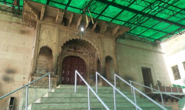 77 दिन से बंद धर्मस्थलों के खुलने पर अभी संशय