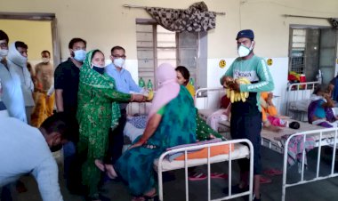 अन्नपूर्णा रसोई की सदस्य आशा चौधरी ने अपनी पुत्री के जन्मदिन पर मरीजों को किए फल वितरित