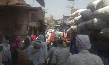 बाजारों में जाम लगने से हो रही सोशल डिस्टैंसिंग की अवहेलना