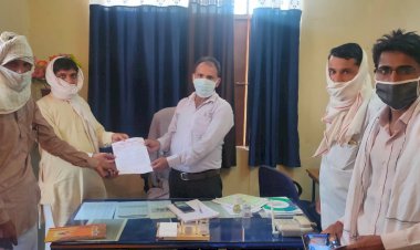 कुए के घाट पर बैठे रूपवास क्षेत्र के ग्रामीण पानी को तरसे,किसान संघ ने दी आंदोलन की चेतावनी