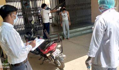 पॉजिटिव मरीजों का रेगुलर मॉनिटरिंग और फॉलोअप करते हुए पीएससी प्रभारी डॉ रामकेश चौधरी व बाम्बोली पीएससी मेडिकल टीम