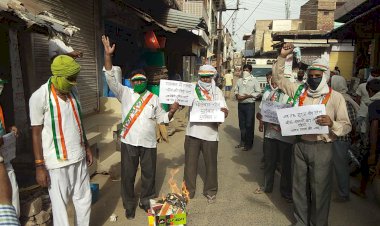 स्वदेशी जागरण मंच के कार्यकर्ताओं ने चीनी राष्ट्रपति का फूंका पुतला, जलाई चीनी सामान की होली