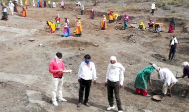 मनरेगा कार्यो का अवलोकन कर श्रमिको को मास्क वितरण किये