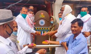 भाजपा कार्यकर्ताओं ने शहीद सैनिकों को श्रद्धांजली के बाद  फूंका पुतला