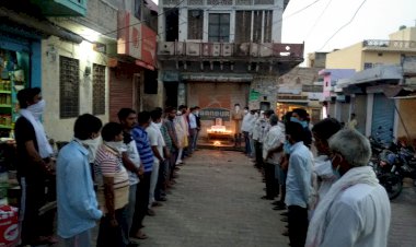 बालाहेडी में  चीनी सामान का होली जलाकर किया बहिष्कार