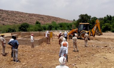 वनविभाग की पहाडियों में किए अतिक्रमण को हटाया, मची खलबली