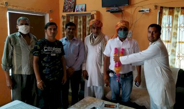 कोरोना वारियर्स के रूप में सहायक अभियंता का किया सम्मान