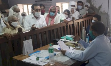 खेड़ला सलेमपुर क्षेत्र मैं पेयजल की समस्या को लेकर कलेक्टर के नाम तहसीलदार को दिया ज्ञापन