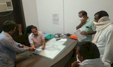 बस स्टैंड गंगा मंदिर समीप चल रहे व्यवसायिक निर्माण रोकने को लेकर पूर्व प्रधान के नेतृत्व में भाजपाइयों ने दिया प्रशासन को ज्ञापन