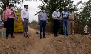 जिला कलैक्टर ने नरेगा कार्यो का किया निरीक्षण, दिए आवश्यक दिशानिर्देश