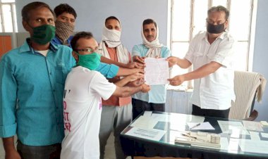 नालों की सफाई हेतु ग्रामीणों ने दिया ज्ञापन