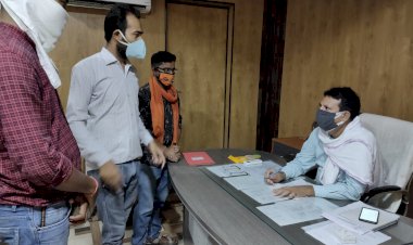 कस्बे के विभिन्न स्थानों पर टूटे हुए नाले को सही करवाने एवं लोहे का जाल लगवाने के लिए स्थानीय लोगों ने उपखंड अधिकारी को सौंपा ज्ञापन