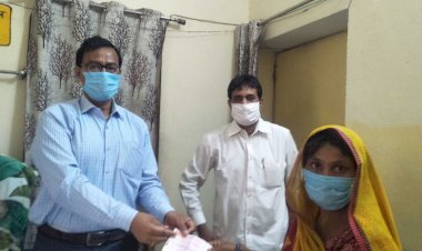 असहाय विधवा को दी आर्थिक सहायता