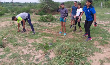 स्वच्छता अभियान के अन्तर्गत गाजर घास उन्मूलन आयोजन सुमंगल सेवा संस्थान द्वारा