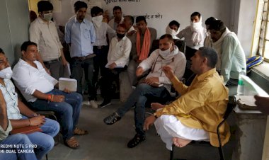 विधायक कांति प्रसाद मीणा ने बिजली से जुड़ी किसानों की सुनी समस्याएं। दिए समस्या समाधान के निर्देश