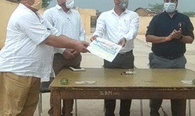 उपखण्ड अधिकारी ने कस्बे के भामाशाहो का किया सम्मान