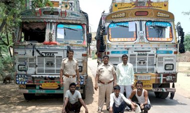 अवैध खनन के पत्थर से लदे दो ट्रक पकडे, 2 लाख 23 हजार जुर्माना वसूला