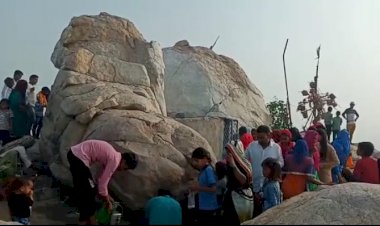 शिवालयों में गूंजे भोले के जयकारे आस्था का उमड़ा सैलाब, महिलाओं मैं अपने परिवार की खुशहाली की मांगी दुआएं