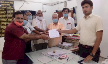 भाजपा कार्यकर्ताओं ने बिजली के बिल माफ करने के लिए मुख्यमंत्री के नाम एसडीएम को सौंपा ज्ञापन