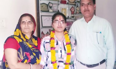 12वीं बोर्ड परीक्षाः मेधावी छात्र छात्राओें ने फहराया परचम