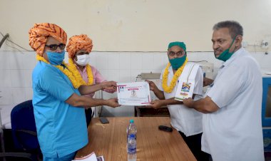 कोरोना योद्धाओं का सम्मान किया