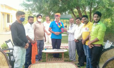 गौपुत्र सेना के पदाधिकारी ने किया आईआरएस अधिकारी का स्वागत