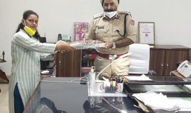 सामाजिक कार्यकर्ता और मानवाधिकार संरक्षक  रेनु नृपेंद्र सिकरवार ने नवनियुक्त पुलिस अधीक्षक डॉ अमनदीप सिंह कपूर से की  शिष्टाचार भेंट