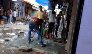 बाजार के फुटपाथ पर अतिक्रमण की मची होड, शिकायतो के बाद भी प्रशासान नही दे रहा ध्यान