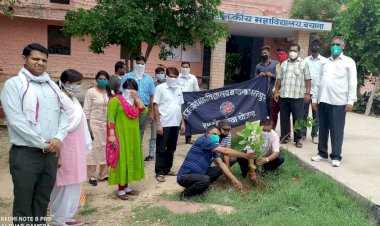 राष्ट्रीय सेवा योजना ने वृक्षारोपण कर वन महोत्सव का शुभारंभ किया