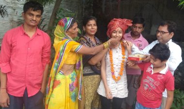 मेधावी छात्र-छात्राओ का किया सम्मान