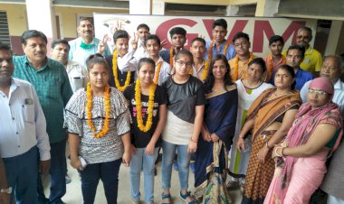 मेधावी छात्र छात्राओं का किया सम्मान, गांधी स्कूल के विधार्थीयों ने फहराया परचम