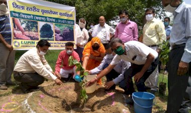 500 पेड लगवाकर ग्रामीणों को पौधारोपण के लिए किया प्रोत्साहित