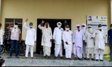 किसानों ने एसडीएम  कार्यालय पर प्रदर्शन कर सौंपा ज्ञापन