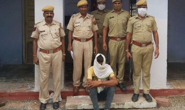 किराना की दुकान की आड में अवैध शराब बेचते एक गिरफ्तार