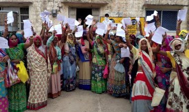 नरेगा मजदूरों को नही मिल रहा काम,किया प्रदर्शन