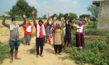 सरपंच की दबंगई के चलते  पांच साल से पेयजल के लिये भटकने को मजबूर ग्रामीण