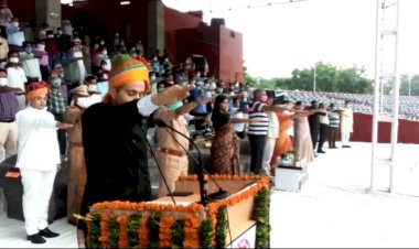 जिले में धूमधाम से मनाया 74वां स्वाधीनता दिवस, जिला कलक्टर ने किया ध्वजारोहण