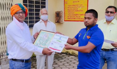 विषम परिस्थितीयों की परवाह किए बिना निर्बाध विधुत आपूर्ती बनाए रखने वाले कर्तव्यनिष्ठ विधुतकर्मीयों का किया सम्मान