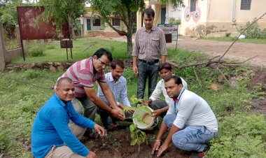 पर्यावरण संरक्षण को लेकर सीएससी परिसर में लगाए पौधे