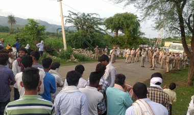 वाहन की टक्कर से भैस मरने पर ग्रामीणों ने लगाया जाम